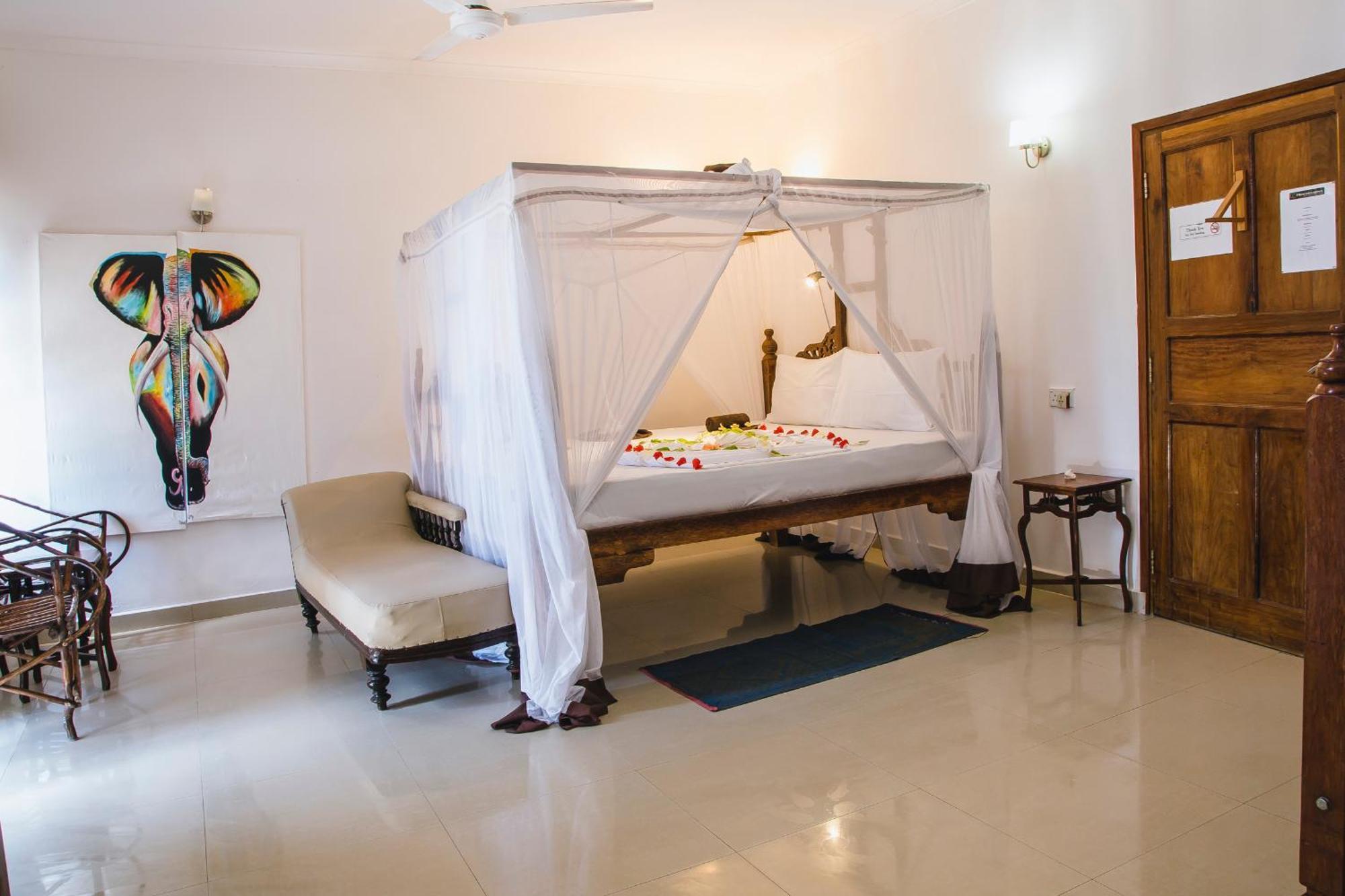 Moonshine Uroa Boutique Hotel Oda fotoğraf